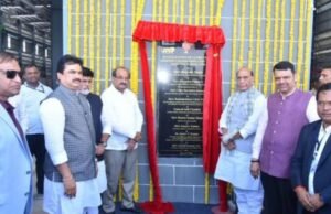 केंद्रीय मंत्री राजनाथ सिंह आणि मुख्यमंत्री देवेंद्र फडणवीस यांच्या हस्ते निबे ग्रुपच्या डिफेन्स मॅन्युफॅक्चरिंग कॉम्प्लेक्स मुख्य प्रवेशद्वाराचे उद्घाटन व कोनशिला अनावरण करण्यात आले.