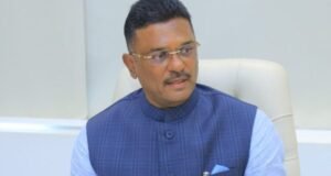 अमराठी रिक्षा-टॅक्सी चालकांनी व्यवहारिक मराठीचे धडे घ्यावे; १५ ऑगस्टनंतर मुदतवाढ नाही — मंत्री प्रताप सरनाईक