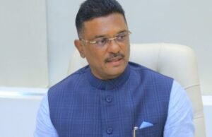 अमराठी रिक्षा-टॅक्सी चालकांनी व्यवहारिक मराठीचे धडे घ्यावे; १५ ऑगस्टनंतर मुदतवाढ नाही — मंत्री प्रताप सरनाईक