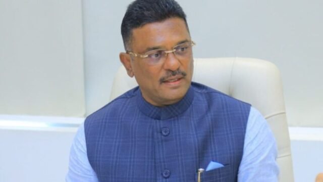 Amarathi rickshaw-taxi drivers should take practical Marathi lessons; No extension after August 15 — Minister Pratap Sarnaik