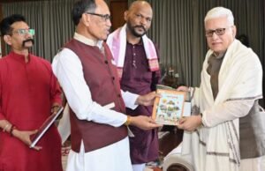 भटके विमुक्त विकास परिषदेचे अध्यक्ष उद्धव काळे यांचेसह परिषदेच्या पदाधिकाऱ्यांनी राज्यपाल जिष्णु देव वर्मा यांची लोकभवन