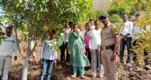 वनसंवर्धनासाठी सामूहिक सहभाग आवश्यक;CFR व IFR क्षेत्र भेटीद्वारे जिल्हाधिकारी डॉ. मित्ताली सेठी यांचा ग्रामस्थांशी संवाद