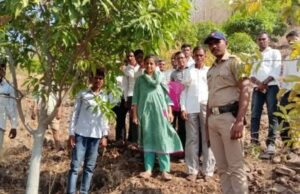 वनसंवर्धनासाठी सामूहिक सहभाग आवश्यक;CFR व IFR क्षेत्र भेटीद्वारे जिल्हाधिकारी डॉ. मित्ताली सेठी यांचा ग्रामस्थांशी संवाद
