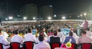 सामान्य माणसाने असामान्य कसं व्हायचं, याचा वस्तुपाठ म्हणजे लोकनेते रामशेठ ठाकूर यांचा जीवनप्रवास आहे
