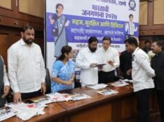स्व-गणना करीत उपमुख्यमंत्री एकनाथ शिंदे यांच्या हस्ते ठाणे जिल्हा जनगणनेचा शुभारंभ