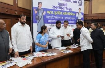 स्व-गणना करीत उपमुख्यमंत्री एकनाथ शिंदे यांच्या हस्ते ठाणे जिल्हा जनगणनेचा शुभारंभ