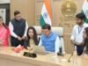 मुख्यमंत्री देवेंद्र फडणवीस यांनी मुंबई येथील वर्षा या शासकीय निवासस्थानी कुटुंबासह स्व-गणना करून भारत सरकारच्या वतीने राबविण्यात येत असलेल्या जनगणना-२०२७ मोहिमेचा शुभारंभ केला.