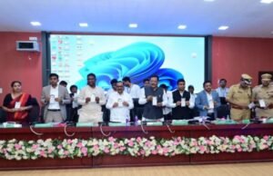 ‘योजना सामाजिक न्यायाच्या’ जिल्हा माहिती कार्यालयाच्या पुस्तिकेचे विमोचन