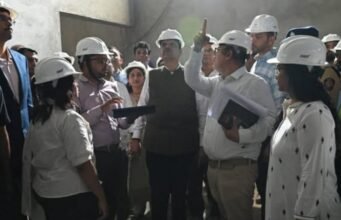 मुख्यमंत्री देवेंद्र फडणवीस यांनी इंदिरा गांधी शासकीय वैद्यकीय महाविद्यालय (मेयो) तसेच मानकापूर येथील विभागीय क्रीडा संकुल