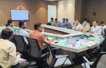 भूसंपादन प्रकरणांचा आढावा; प्रलंबित प्रस्ताव तात्काळ निकाली काढण्याचे निर्देश