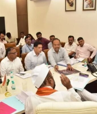 जागतिक स्तरावर पर्यटनदृष्ट्या महत्त्वाचे असलेल्या अजिंठा परिसराचा नियोजनबद्ध व सर्वांगीण विकास करण्याचे निर्देश पर्यटन मंत्री शंभूराज देसाई यांनी या संदर्भात आयोजित बैठकीत दिले.