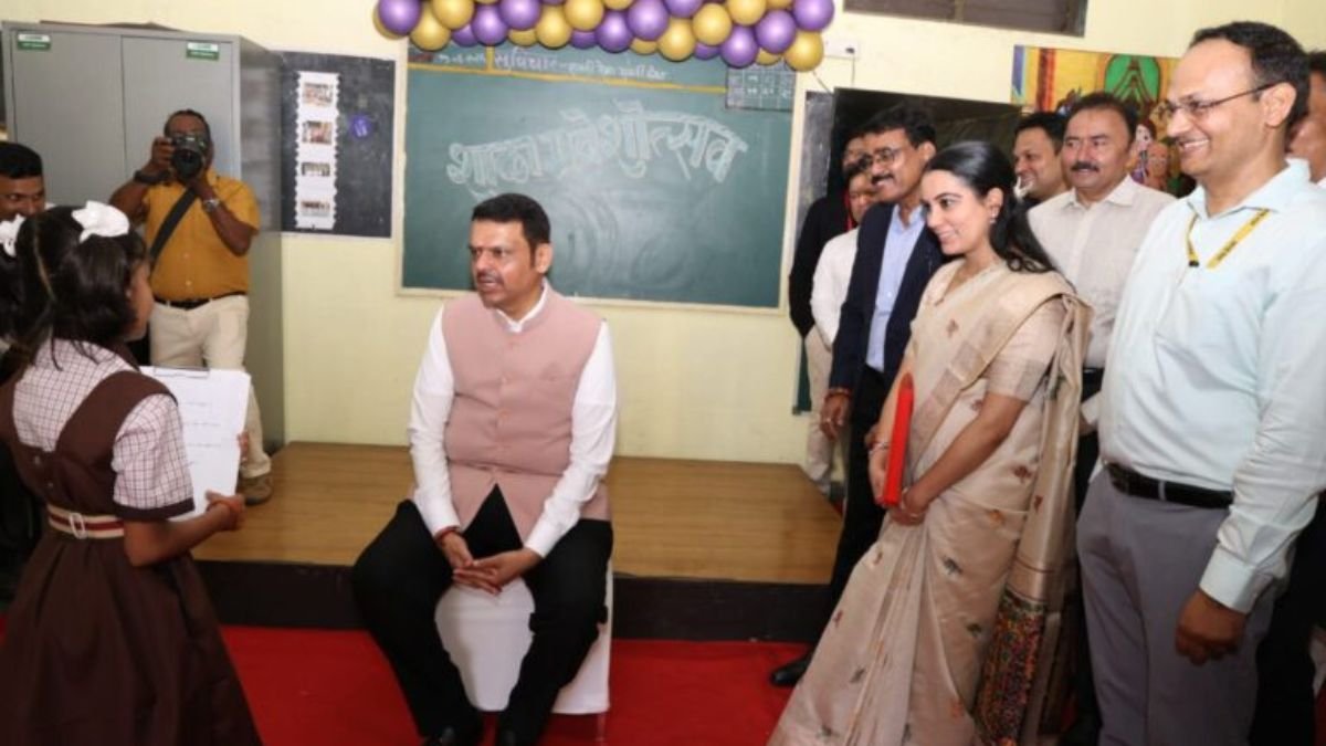 A fourth-grade student interviewed the Chief Minister.