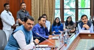 महाराष्ट्राच्या संपन्नतेसाठी पायाभूत सुविधांच्या निर्मिती प्रकल्पांची कामे गतीने पूर्ण होणे गरजेचे आहे.