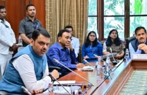 महाराष्ट्राच्या संपन्नतेसाठी पायाभूत सुविधांच्या निर्मिती प्रकल्पांची कामे गतीने पूर्ण होणे गरजेचे आहे.
