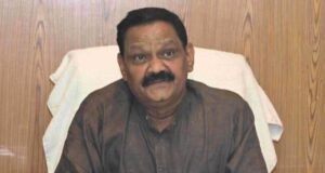 आदिवासी विकास विभागांतर्गत आश्रमशाळांमध्ये तासिका/रोजंदारी तत्त्वावर कार्यरत शिक्षक व शिक्षकेतर कर्मचाऱ्यांना शासन सेवेत सामावून घेण्यासंदर्भात विविध न्यायालयीन प्रकरणे