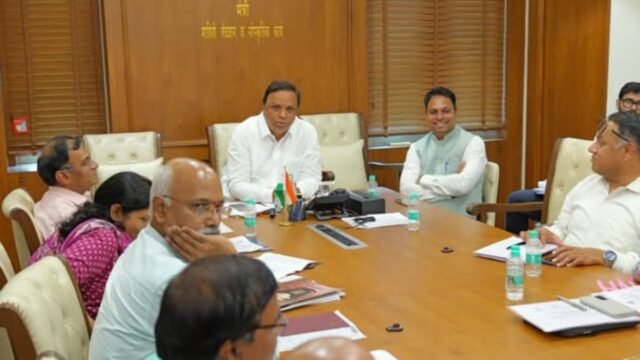 The State Government will ensure that there is no shortage of funds for the conservation and development of Raigad Fort.
