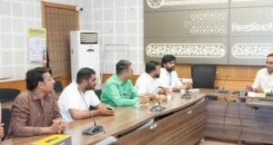 किरकोळ विक्री करणाऱ्या पेट्रोल पंप चालकांनी घाऊक विक्री करू नये