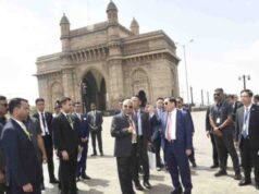 म्यानमारचे राष्ट्राध्यक्ष यू मिन आंग ह्लाईंग यांची गेट वे ऑफ इंडियाला भेट