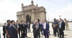 म्यानमारचे राष्ट्राध्यक्ष यू मिन आंग ह्लाईंग यांची गेट वे ऑफ इंडियाला भेट