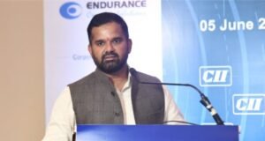 औद्योगिक गुंतवणुकीबरोबर पर्यावरण संवर्धनालाही प्राधान्य द्या; प्रशासन उद्योजकांच्या पाठीशी; नियोजनबद्ध औद्योगिक विकासासाठी सहकार्याची ग्वाही