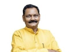 रोजंदारी कर्मचाऱ्यांना नियमित सेवेत घेण्यासाठी विधि व न्याय विभागाचे मार्गदर्शन घ्यावे – आदिवासी विकास मंत्री डॉ. अशोक वुईके