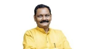 रोजंदारी कर्मचाऱ्यांना नियमित सेवेत घेण्यासाठी विधि व न्याय विभागाचे मार्गदर्शन घ्यावे – आदिवासी विकास मंत्री डॉ. अशोक वुईके