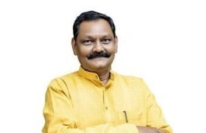 रोजंदारी कर्मचाऱ्यांना नियमित सेवेत घेण्यासाठी विधि व न्याय विभागाचे मार्गदर्शन घ्यावे – आदिवासी विकास मंत्री डॉ. अशोक वुईके