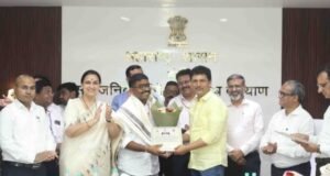नंदुरबार जिल्ह्यातील अक्कलकुवा व धडगाव या अतिदुर्गम आदिवासी भागांमध्ये प्रतिकूल परिस्थितीत कार्यरत राहून आरोग्यसेवेचा दीप अखंड