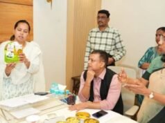 अंगणवाडीतील बालकांसह गरोदर महिला, स्तनदा माता तसेच आकांक्षित जिल्ह्यांतील किशोरवयीन मुलींना देण्यात येणाऱ्या घरपोच आहारामध्ये पोषणमूल्यांसोबतच चवीलाही प्राधान्य देत