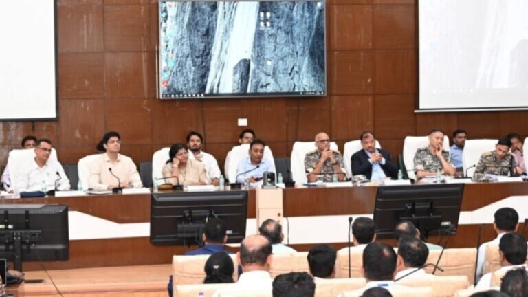 नागरी प्रशासनाने लोकांचा विश्वास जिंकून ‘सुरक्षेची पोकळी’ भरून काढावी – मुख्य सचिव राजेश अग्रवाल