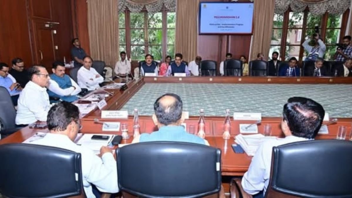 मुख्यमंत्री देवेंद्र फडणवीस यांच्या अध्यक्षतेखाली मूल्यवर्धन कार्यक्रमाच्या परिणाम साध्यतेच्या मूल्यमापनाचा आढावा