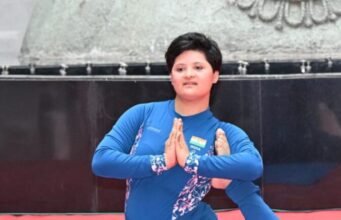 योग साधनेतून अन्वीने दिव्यांगाच्या मर्यादेवर केली मात