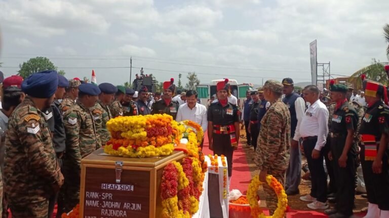 शहीद जवान अर्जुन जाधव यांच्या पार्थिवावर शासकीय इतमामात शहापूर येथे अंत्यसंस्कार