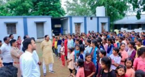 आदिवासी विकास मंत्री डॉ. अशोक उईके यांची चिखलदरा कन्या आश्रमशाळा तसेच मुलींच्या वसतिगृहास भेट