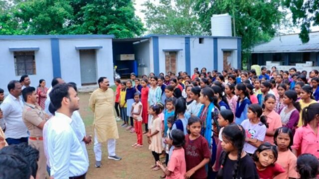 Tribal Development Minister Dr. Ashok Uike visits the Kanya Ashram School and girls' hostel in Chikhaldara.
