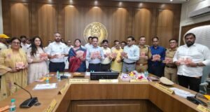 आपला कुंभ, आपली जबाबदारी’ पुस्तिका जनजागृतीसाठी उपयुक्त ठरणार – कुंभमेळा मंत्री गिरीश महाजन