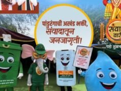नातेपुते येथे आगमन झालेल्या संवादवारीने वारकऱ्यांशी संवाद साधत विविध शासकीय लोकोपयोगी योजनांची माहिती
