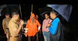 आपत्ती व्यवस्थापन मंत्री गिरीश महाजन यांची इगतपुरी, त्र्यंबकेश्वर येथे भेट; यंत्रणेला सतर्क राहण्याच्या सूचना