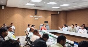 महाराष्ट्र-कर्नाटक सीमाप्रश्नी महाराष्ट्र शासन सीमाभागातील मराठी बांधवांच्या पाठीशी ठामपणे उभे असून त्यांच्या न्याय्य हक्कांसाठी सर्वतोपरी प्रयत्न सुरूच