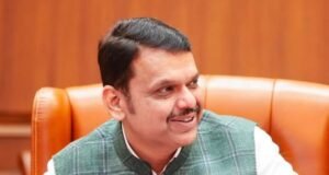 मुख्यमंत्री देवेंद्र फडणवीस यांनी विमानतळ फनेल झोन आणि जुहू मिलिटरी ट्रान्समीटर स्टेशन निर्बंधाने बाधित इमारतींबाबत बैठक