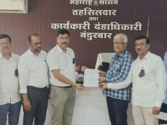 शिक्षकांच्या विविध प्रलंबित मागण्यांसाठी नंदुरबार जिल्हा मुख्याध्यापक संघाच्या वतीने तहसीलदारांना निवेदन