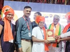 यशस्वी आरोग्य अभियानाबद्दल आरोग्य सेविका लीना हिरणवाळे व टीमचा विशेष सन्मान