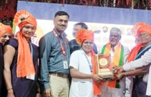 यशस्वी आरोग्य अभियानाबद्दल आरोग्य सेविका लीना हिरणवाळे व टीमचा विशेष सन्मान