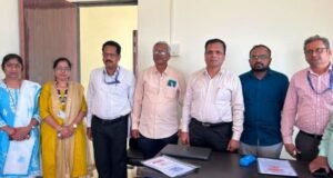 नंदुरबार, भालेर व नवापूर एमआयडीसीतील उद्योगांच्या प्रश्नांचा आढावा