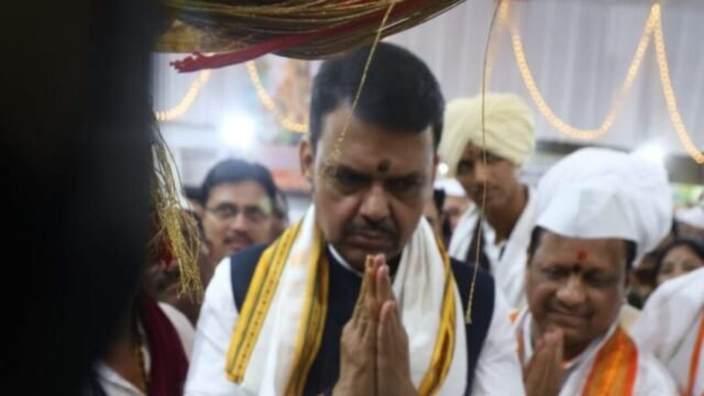 Chief Minister Devendra Fadnavis paid obeisance to the sacred *Padukas* (footprints) of the great saint Shri Dnyaneshwar Maharaj.