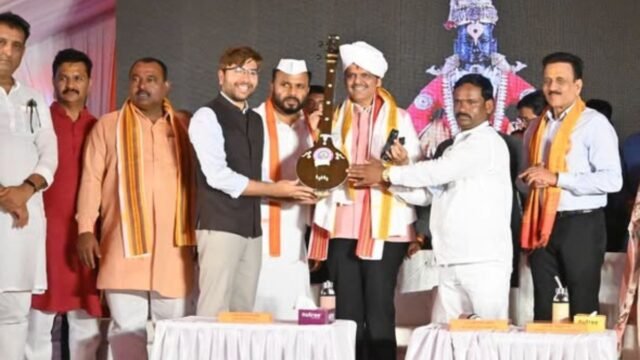 The 'Samvadvari' Dnyaneshwari special pavilion, organized by the Directorate General of Information and Public Relations, was inaugurated by Chief Minister Devendra Fadnavis.