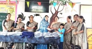 कस्तुरबा गांधी बालिका विद्यालय टोकर तलाव येथे शालेय गणवेश वाटप उत्साहात