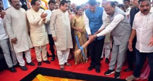 नागपूर महापालिकेच्यावतीने राबविण्यात येत असलेल्या महर्षी सुदर्शन वाल्मिकी वसाहत आणि प्रधानमंत्री आवास योजना