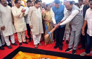 नागपूर महापालिकेच्यावतीने राबविण्यात येत असलेल्या महर्षी सुदर्शन वाल्मिकी वसाहत आणि प्रधानमंत्री आवास योजना