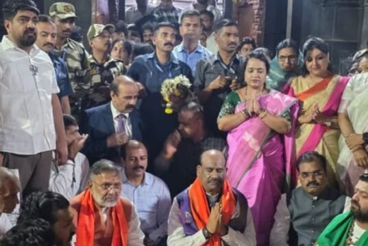 लोकसभा अध्यक्ष ओम बिर्ला यांनी घेतले त्र्यंबकेश्वराचे दर्शन